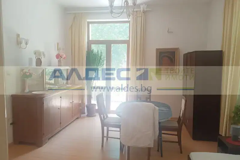 Floor of House in Sofiya, Centyr
