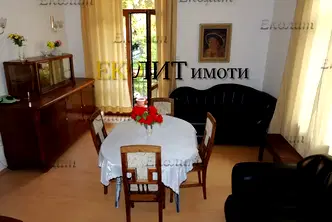 Етаж от къща в София, Център