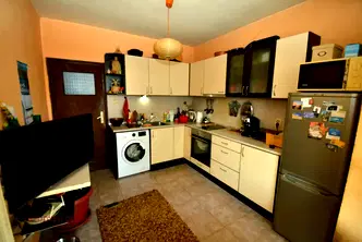 Етаж от къща в София, Изток