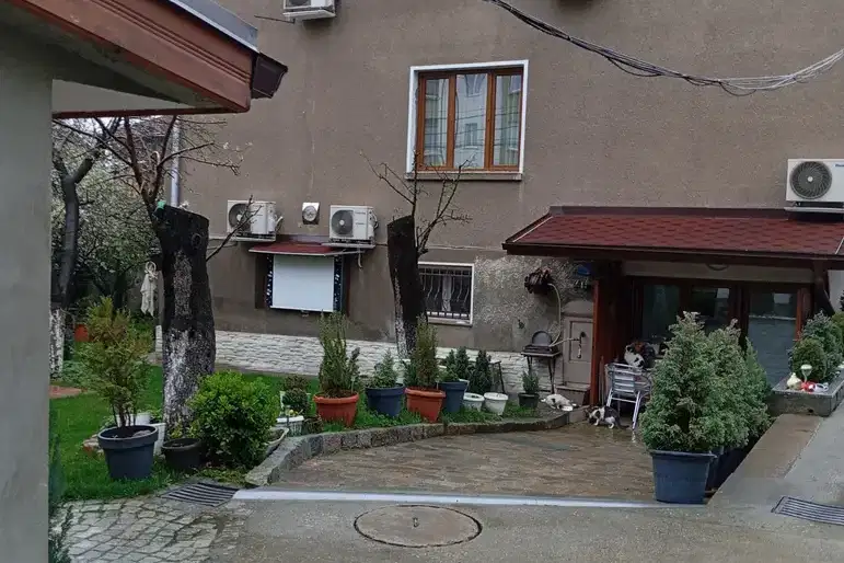 Етаж от къща в София, Карпузица