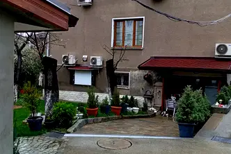 Етаж от къща в София, Карпузица