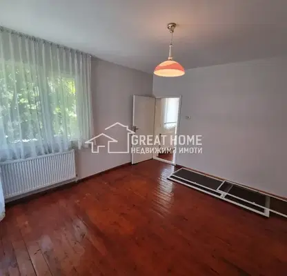 Photo 5 — Floor of House in Tyrgovishte, Centyr