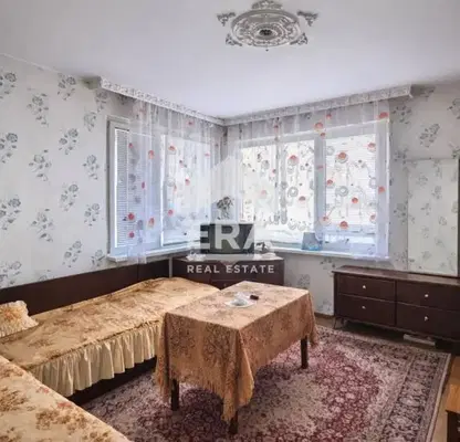 Снимка 4 — Етаж от къща в Търговище, Център