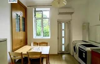 Етаж от къща във Варна, Център