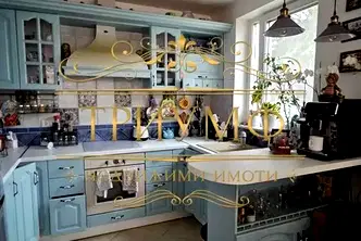Етаж от къща във Варна, Виница