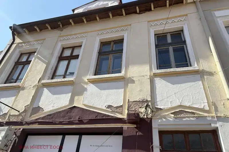 Floor of House in Vraca, Centyr