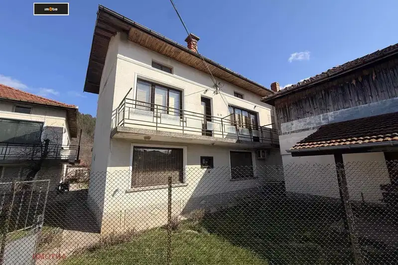 House in Oblast Lovech, Aprilci