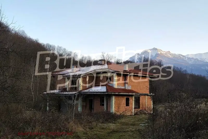 House in Oblast Lovech, Aprilci
