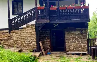 Къща в Ловеч, Априлци