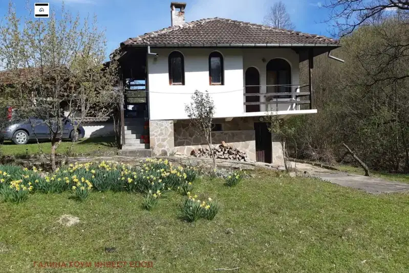 House in Oblast Lovech, Aprilci