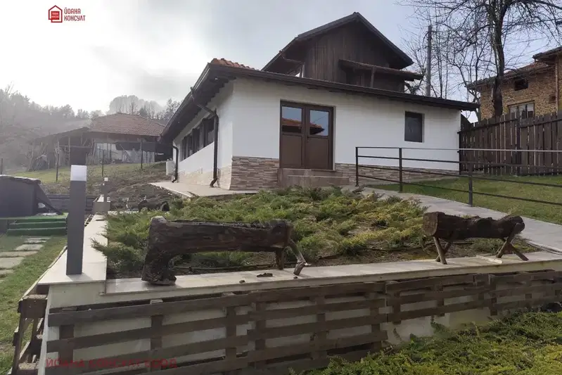 House in Oblast Lovech, Aprilci
