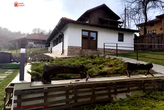 Къща в Ловеч, Априлци