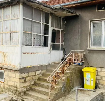 Снимка 2 — Къща в Русе, Борово