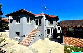 Къща във Варна, Бяла