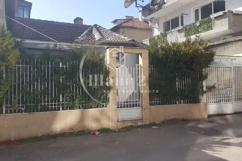 Къща в Добрич, Център