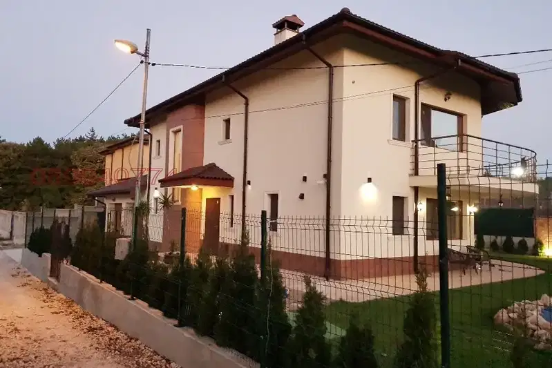 Къща в Добрич, в.з. Лозята