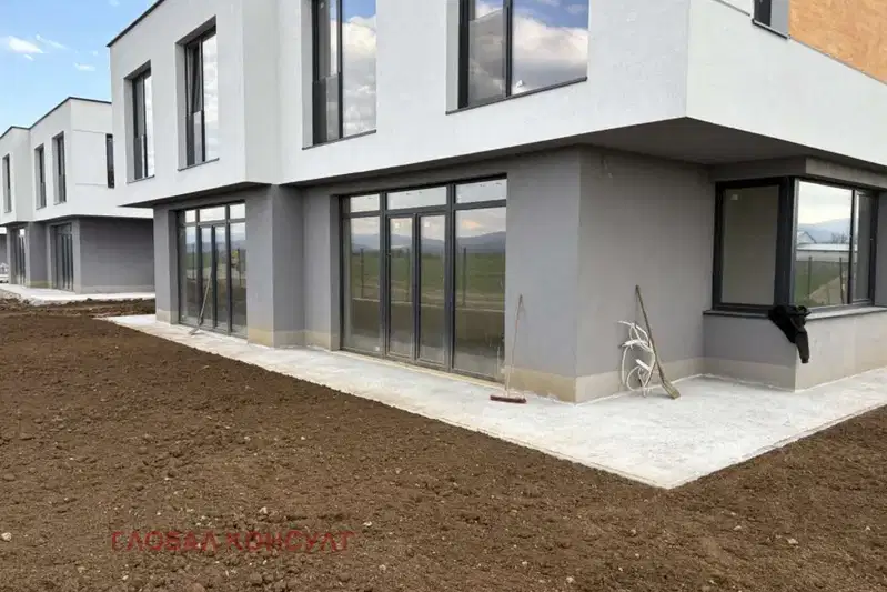 House in област София, Elin Pelin
