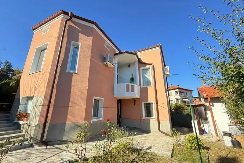 House in Gabrovo, Centyr