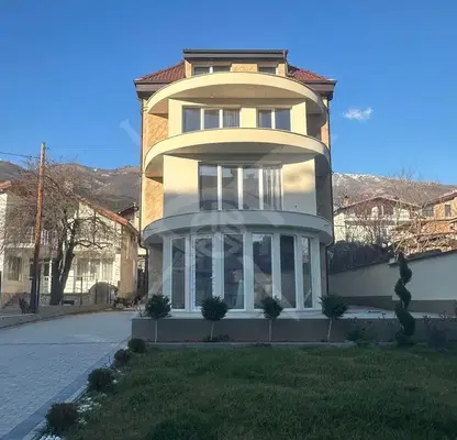 Photo 2 — House in Oblast Plovdiv, Karlovo