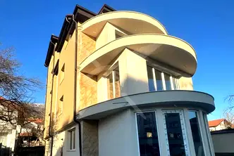 Къща в Пловдив, Карлово