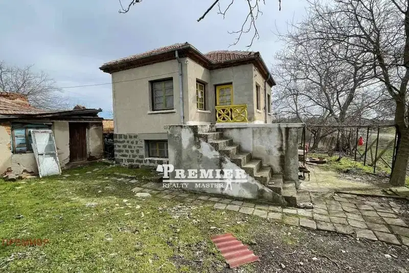 Къща в Бургас, Карнобат