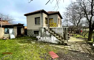 Къща в Бургас, Карнобат