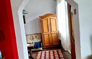 Къща в София, Момин проход