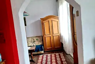 Къща в София, Момин проход