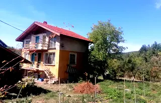 Къща в Нови Искър