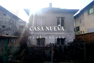 Къща в Перник, Център