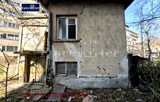 Къща в Перник, Център