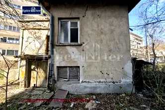 Къща в Перник, Център