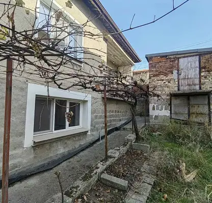 Снимка 2 — Къща в Перник, Църква