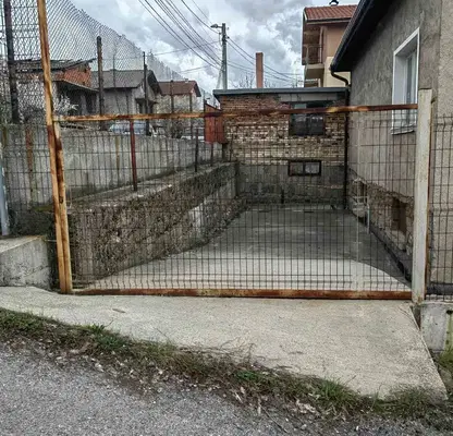 Снимка 4 — Къща в Перник, Църква
