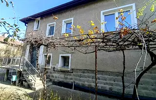 Къща в Перник, Църква