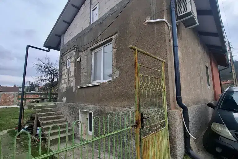 House in Pernik, Kalkas