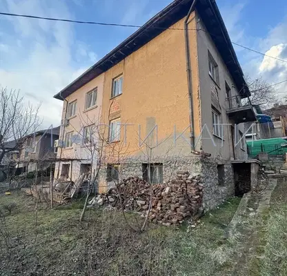 Photo 2 — House in Pernik, Ralica