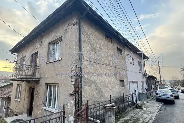House in Pernik, Ralica