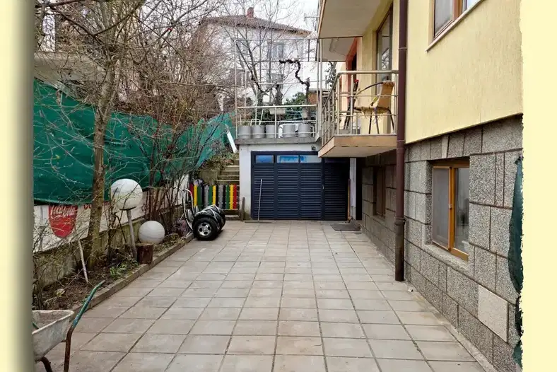 House in Pernik, Ralica