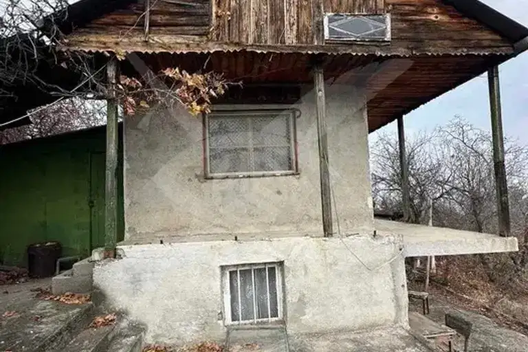 Къща в Пловдив, Перущица
