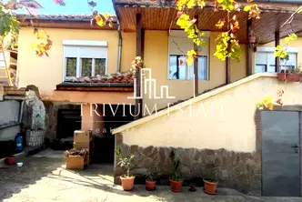 Къща в Пловдив, Перущица