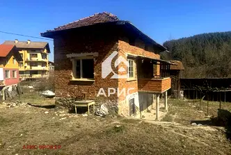 Къща в Пазарджик, Пещера