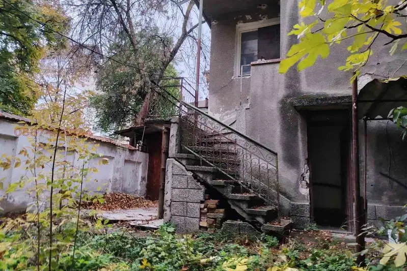 House in Pleven, Idealen Centyr