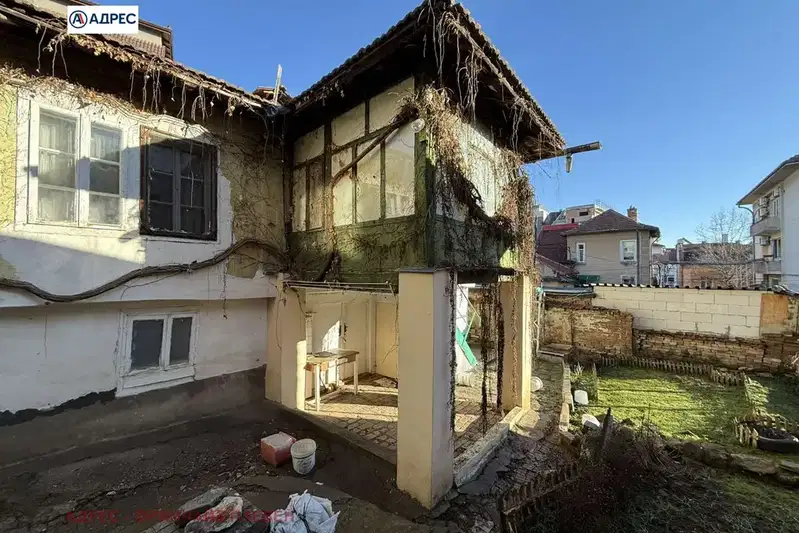House in Pleven, Idealen Centyr