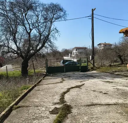 Снимка 2 — Къща с 5 стаи в с. Баново, област Варна, с паркинг