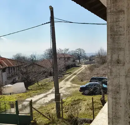 Снимка 4 — Къща с 5 стаи в с. Баново, област Варна, с паркинг
