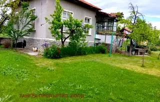 Къща в Перник, с. Бобораци