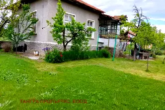 Къща в Перник, с. Бобораци