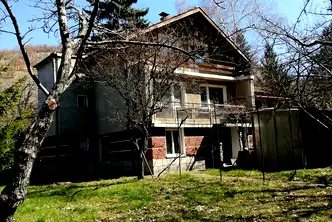 Къща в Перник, с. Боснек