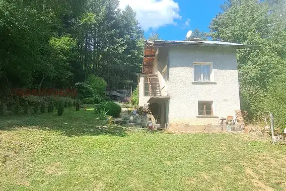 Къща в Перник, с. Чуйпетлово